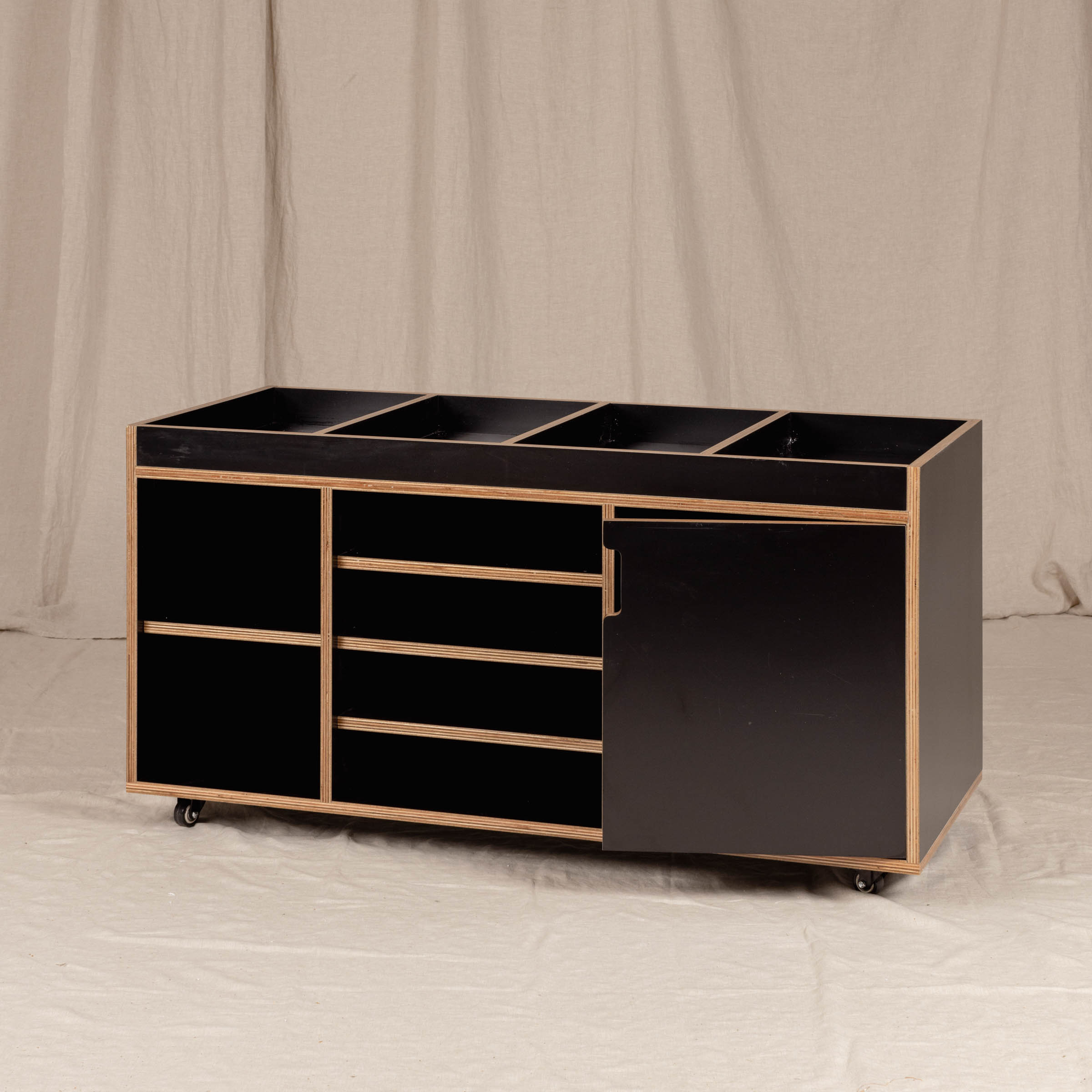 Storage Station Kinder, Black