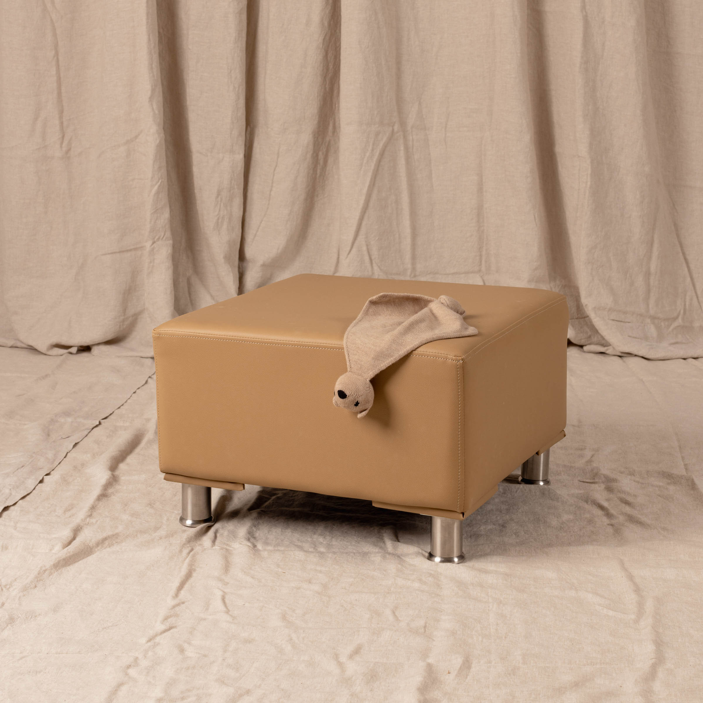 One Seat Sofa Base, Coffee